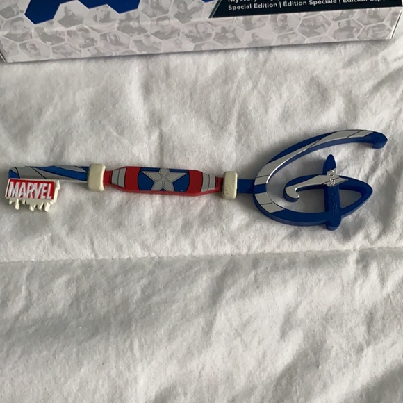 Disney Key Marvel - Picture 3 of 3